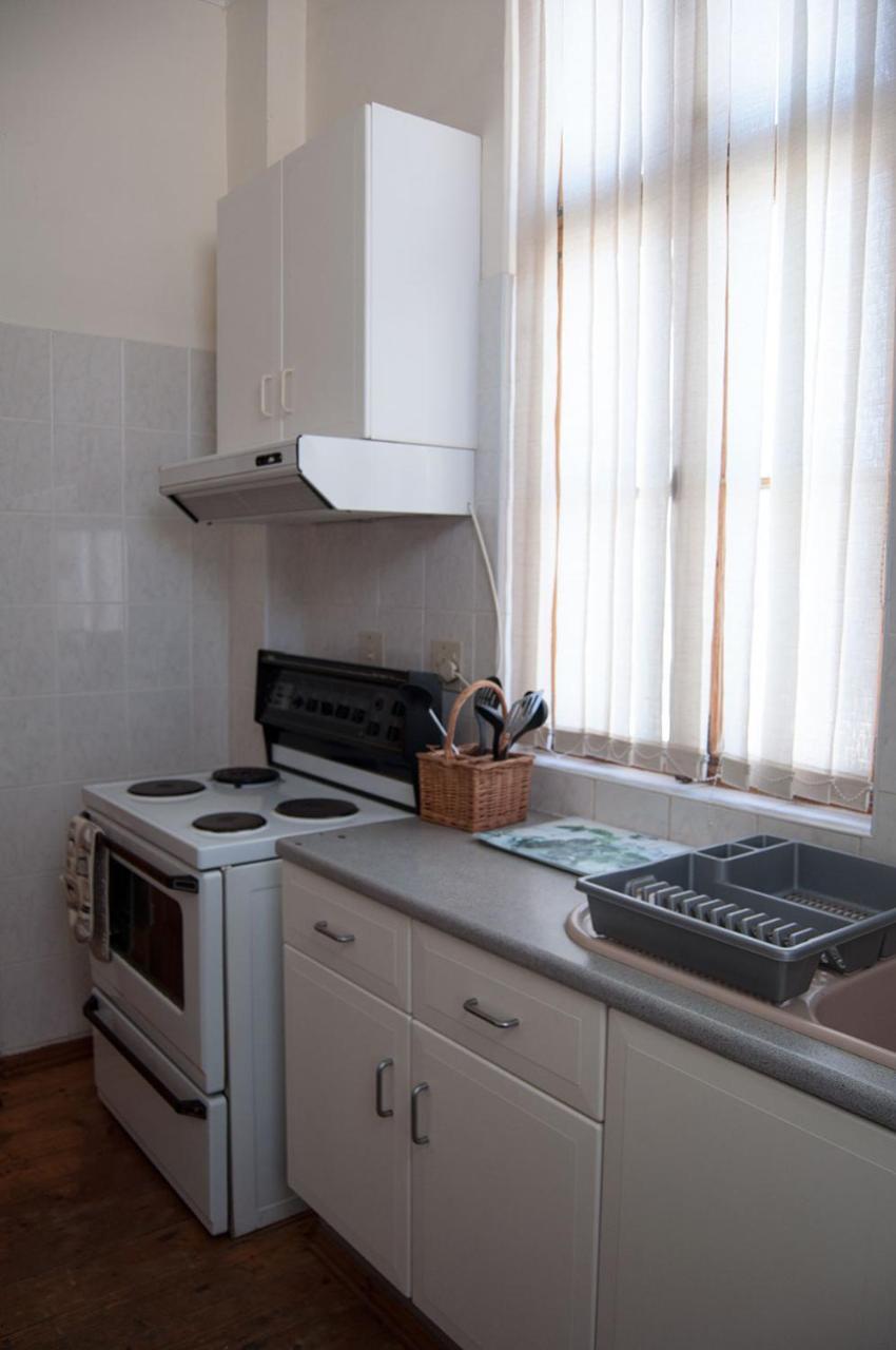 Historical Guesthouse - Self Catering Apartments 뤼데리츠 외부 사진